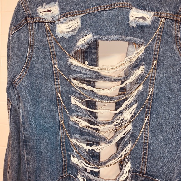 Jean jacket cut out with chain - Picture 3 of 3